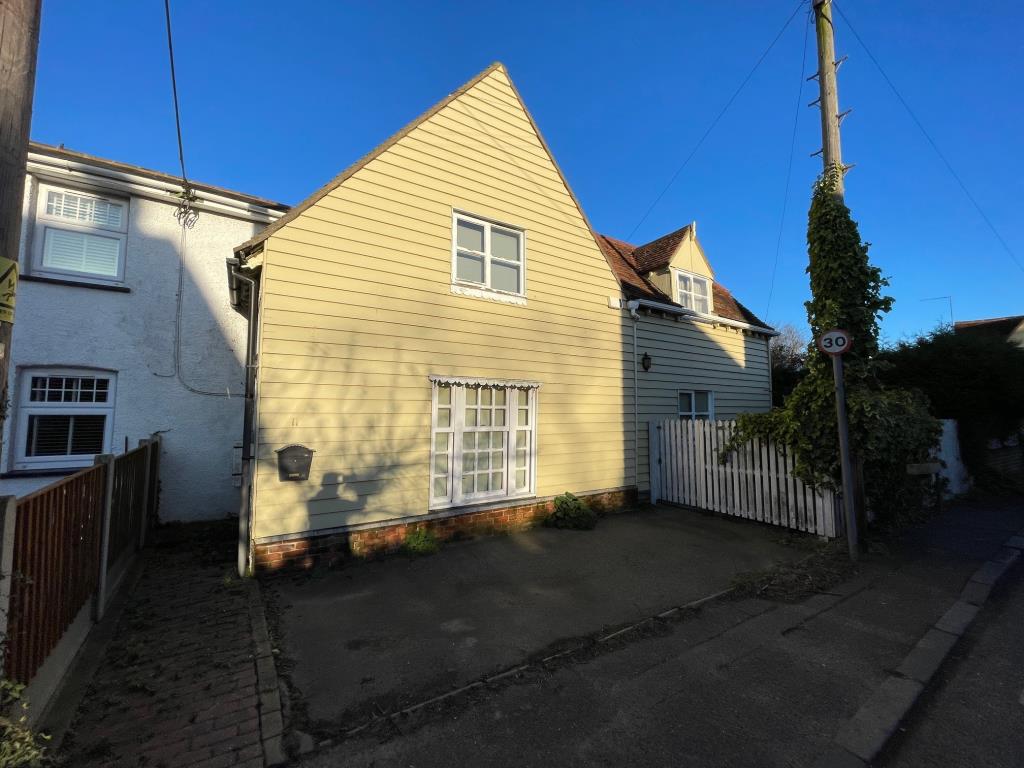 Lot: 132 - CHARACTER COTTAGE IN ESSEX VILLAGE LOCATION - Three bedroom cottage with parking space in Tolleshunt D'Arcy
